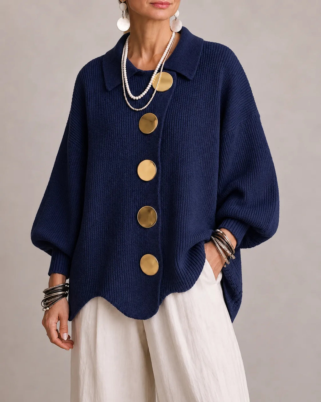 Elara | Cardigan Oversize en Maille à Boutons Dorés