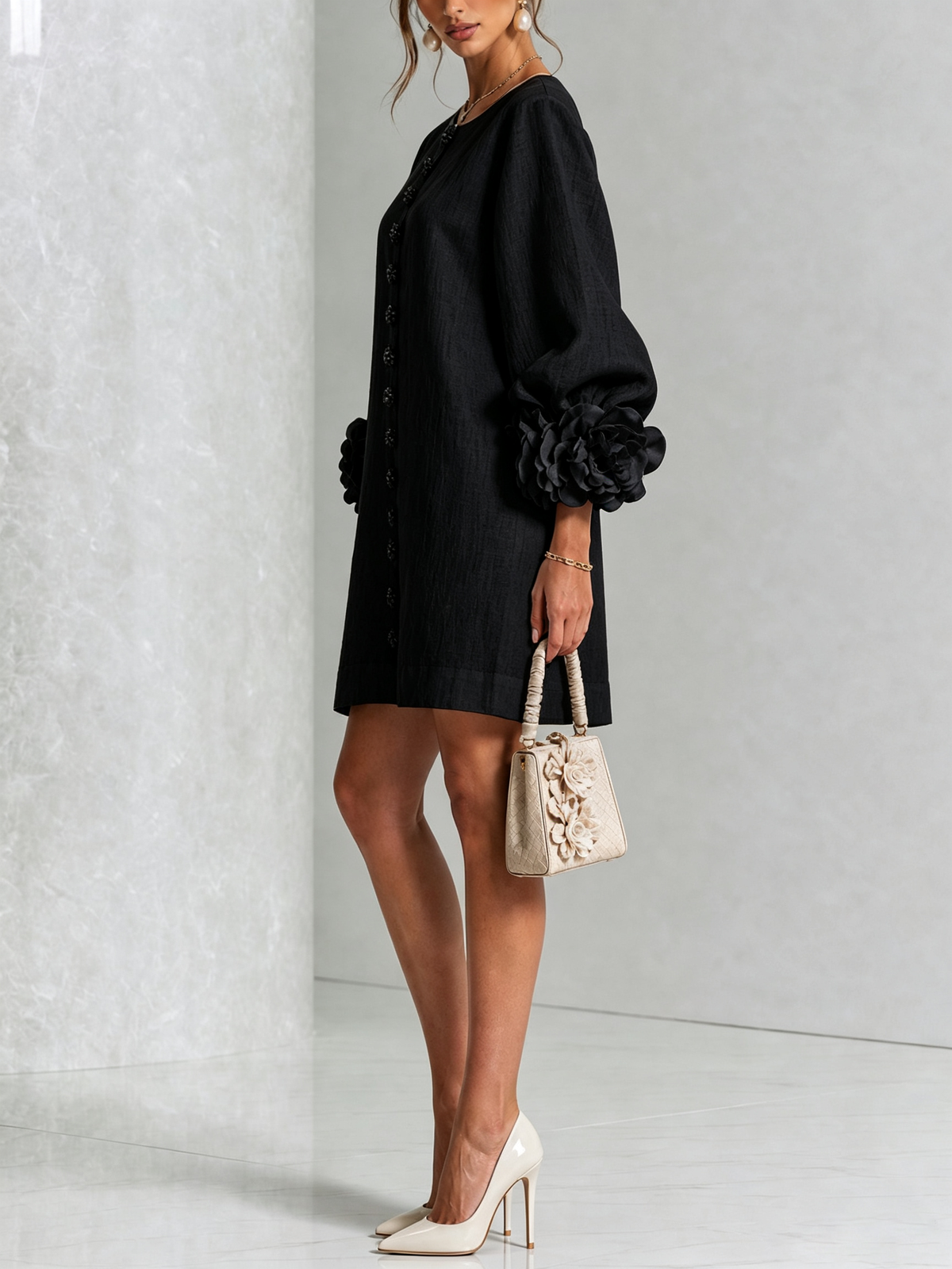 Cecilia | Robe Mini en Mélange de Lin à Poignets Fleur, Noir