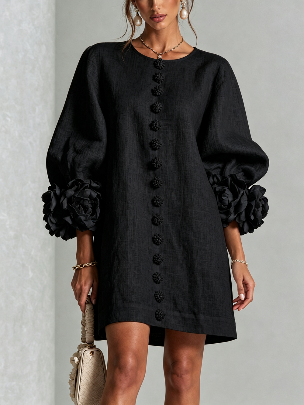 Cecilia | Robe Mini en Mélange de Lin à Poignets Fleur, Noir