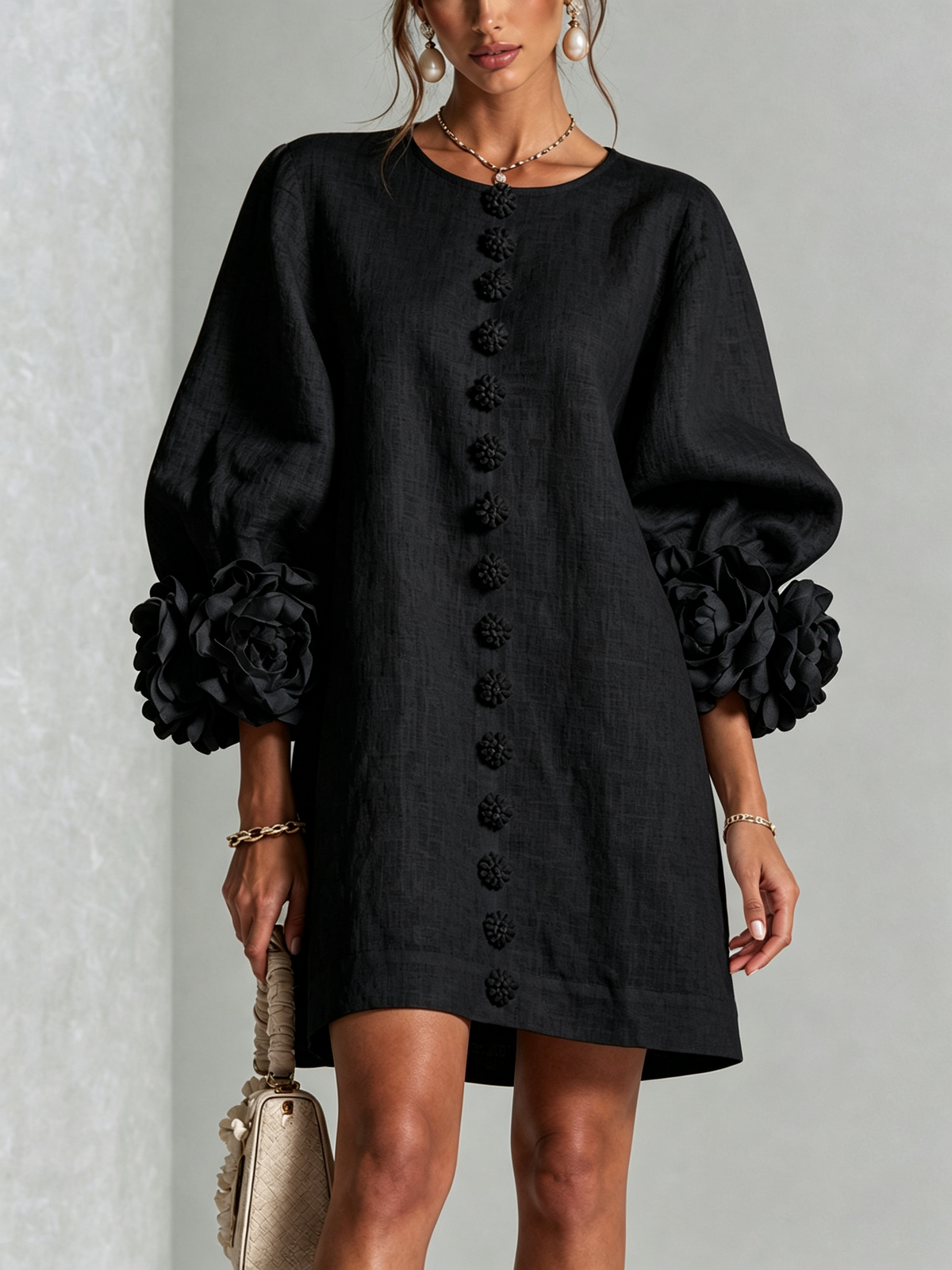 Cecilia | Robe Mini en Mélange de Lin à Poignets Fleur, Noir