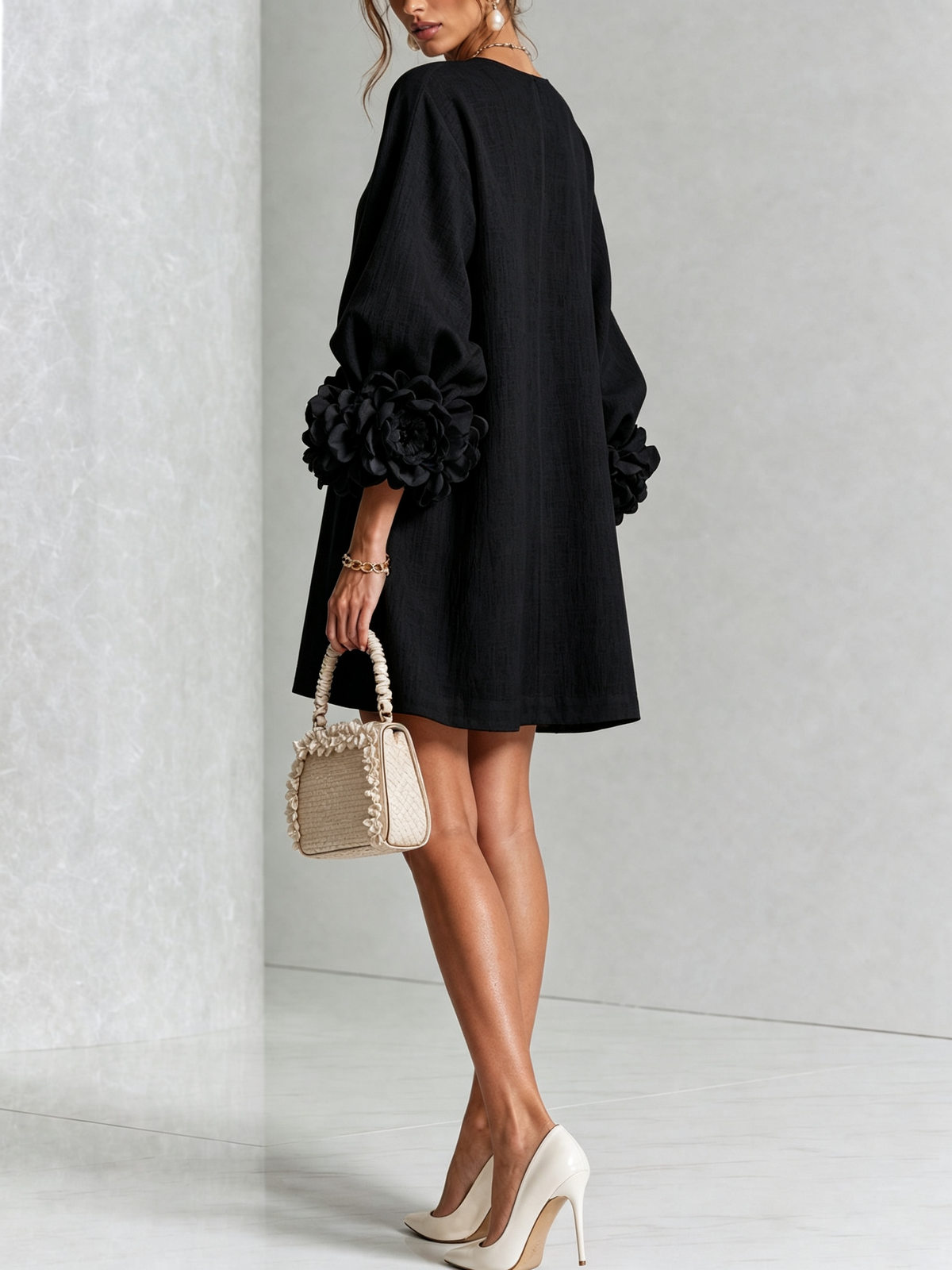 Cecilia | Robe Mini en Mélange de Lin à Poignets Fleur, Noir