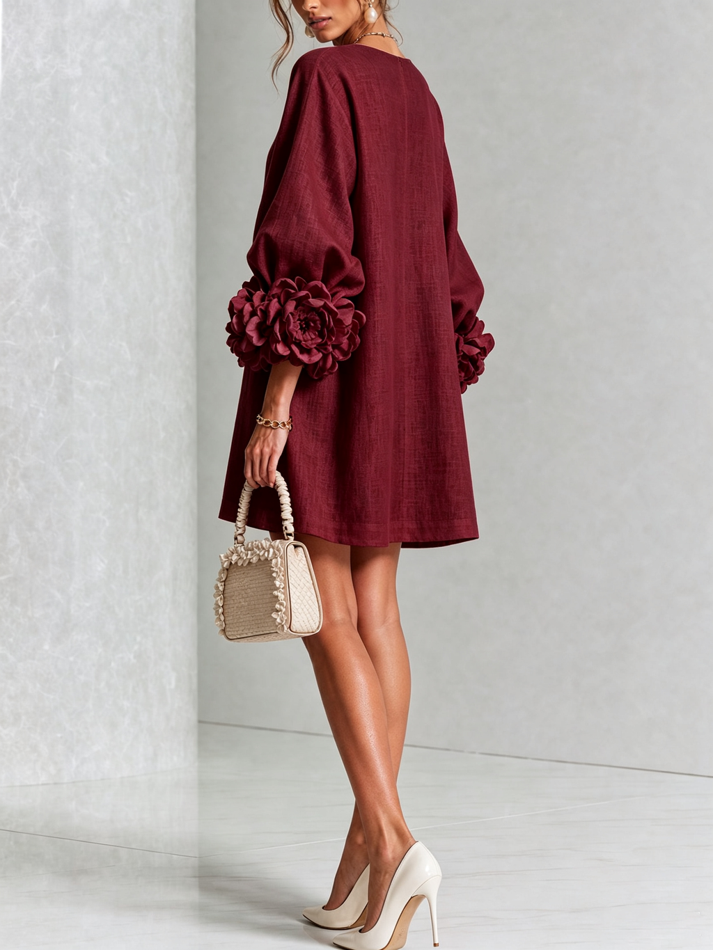 Ilaria | Robe Mini en Mélange de Lin à Poignets Fleur, Bordeaux