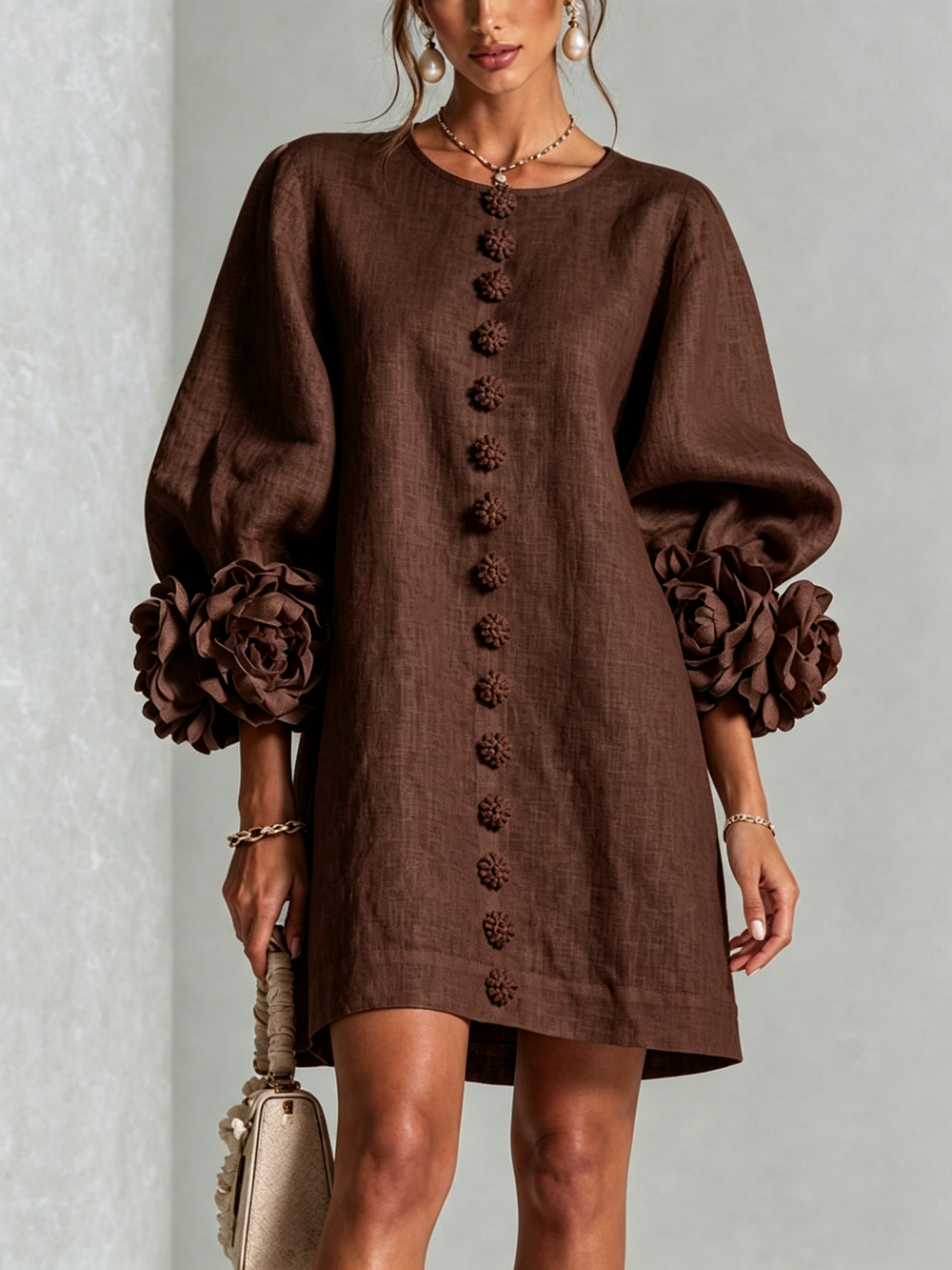 Bruna | Robe Mini en Mélange de Lin à Poignets Fleur, Marron Chocolat