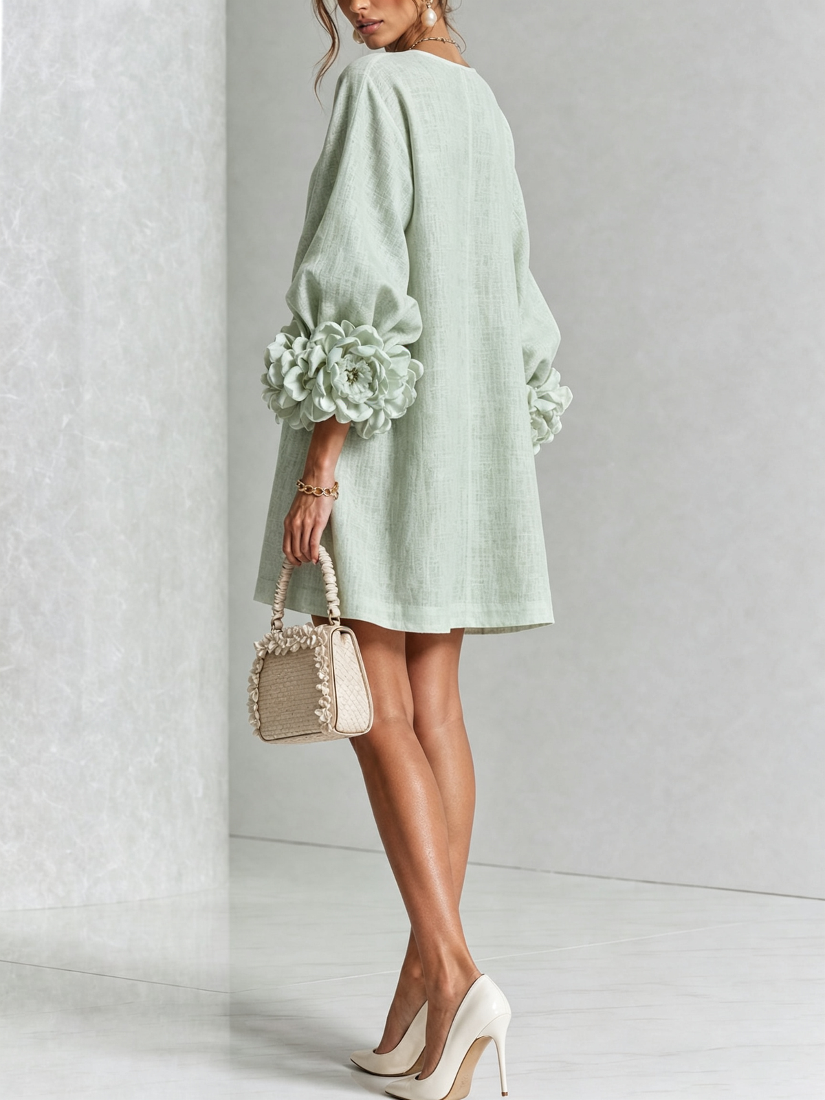 Delia | Robe Mini en Mélange de Lin à Poignets Fleur, Vert Sauge