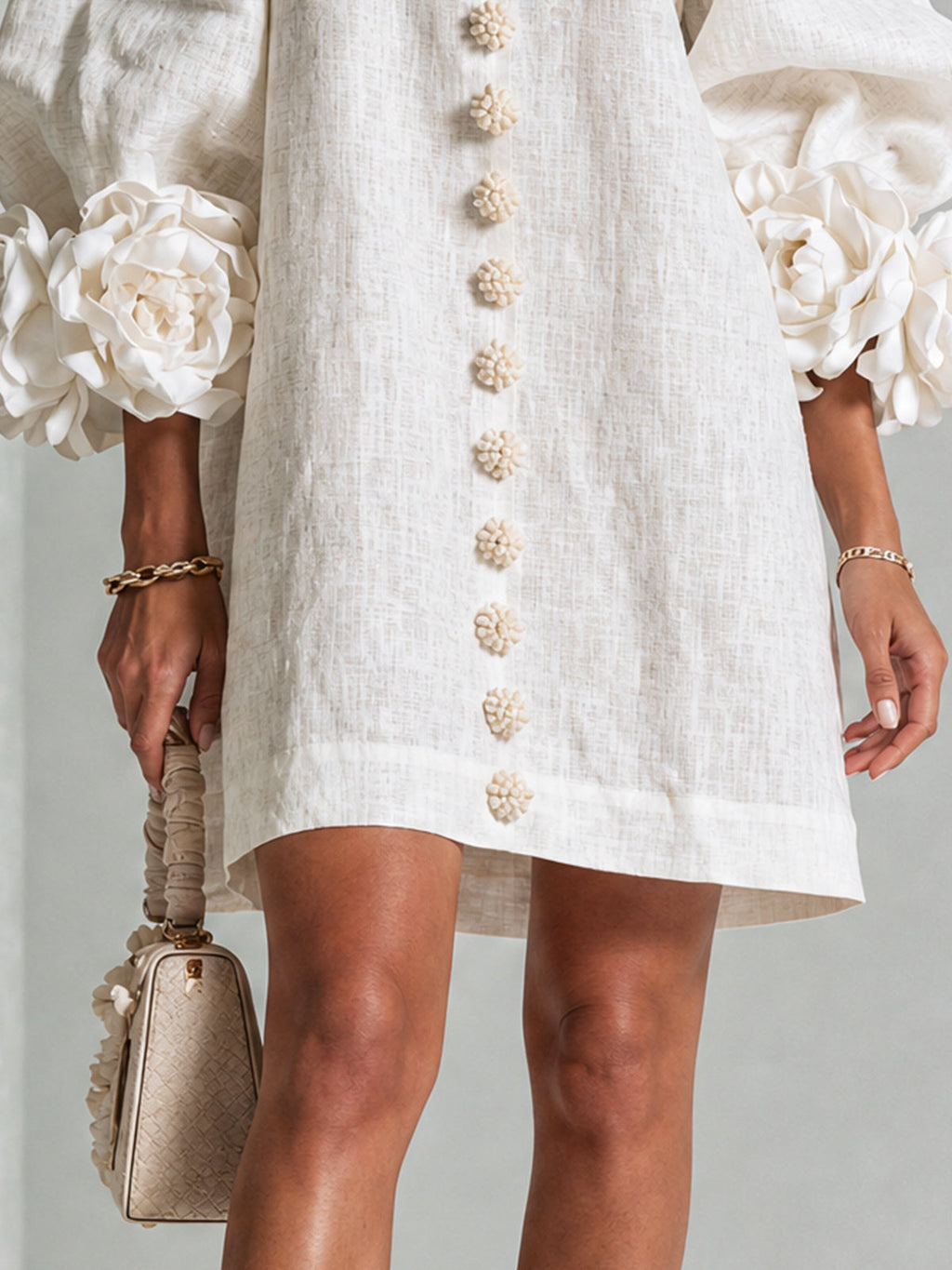 Chiara | Robe Mini en Mélange de Lin à Poignets Fleur, Blanc