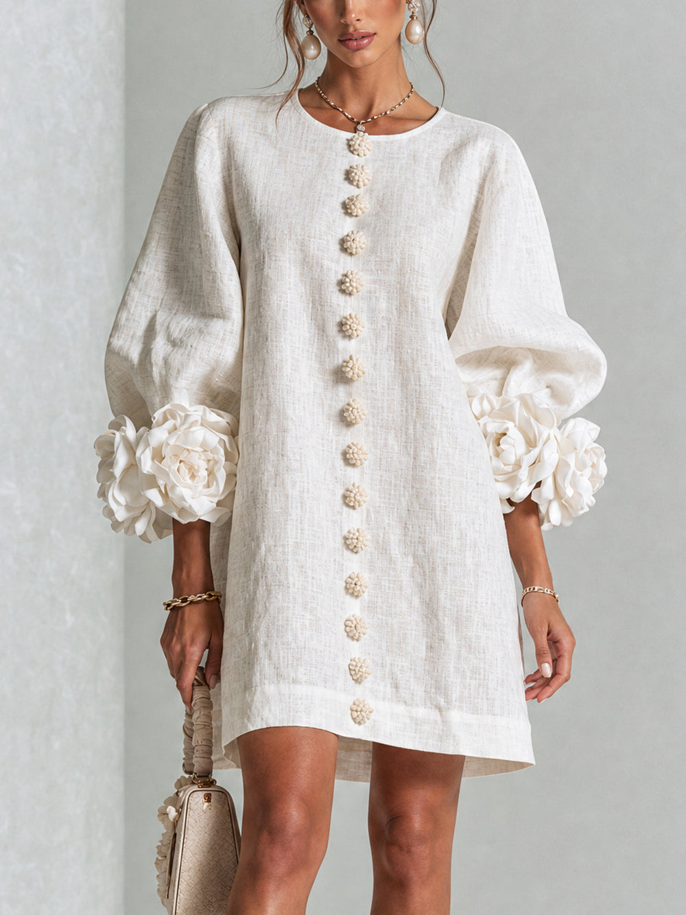 Chiara | Robe Mini en Mélange de Lin à Poignets Fleur, Blanc