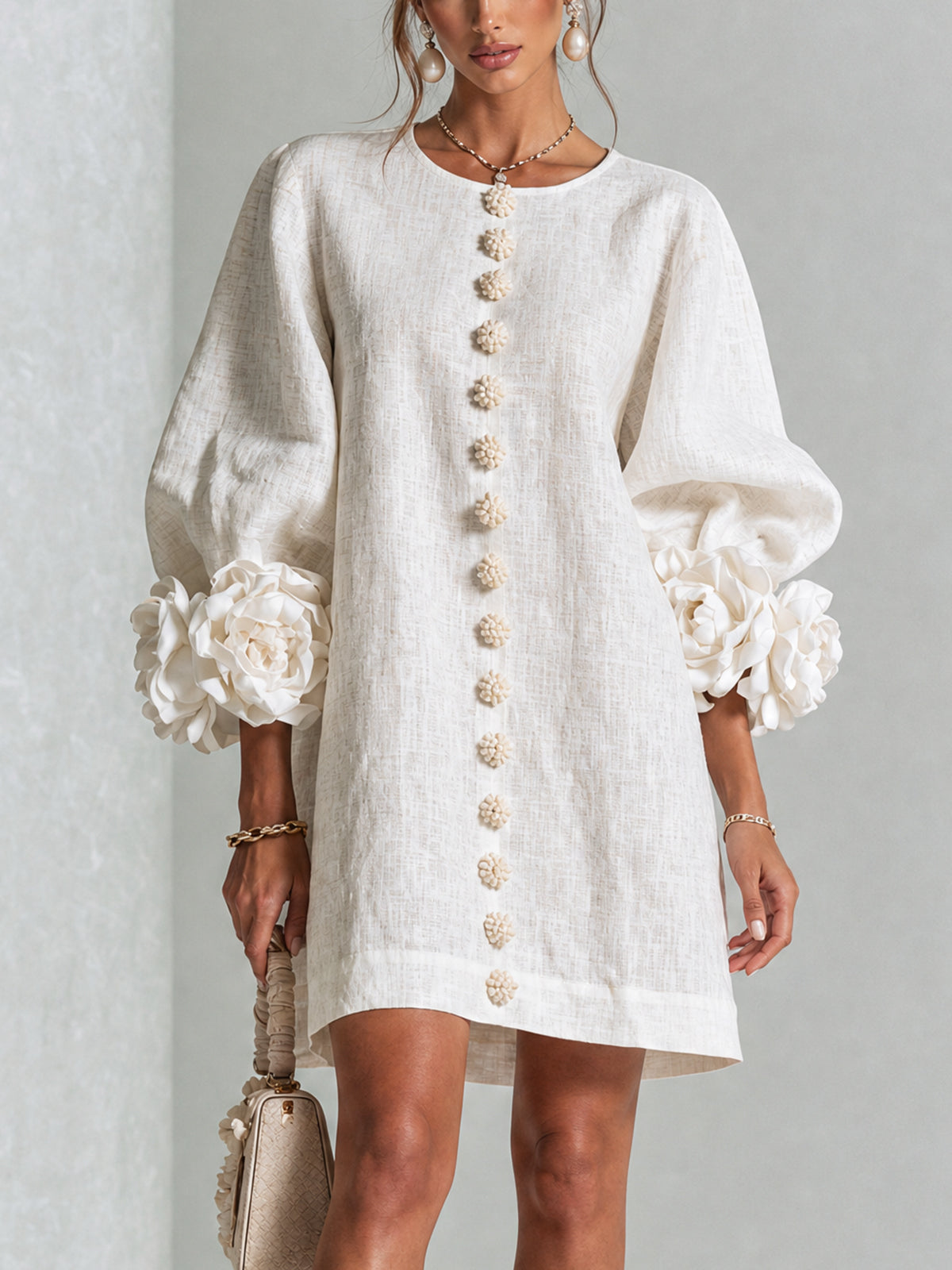 Chiara | Robe Mini en Mélange de Lin à Poignets Fleur, Blanc