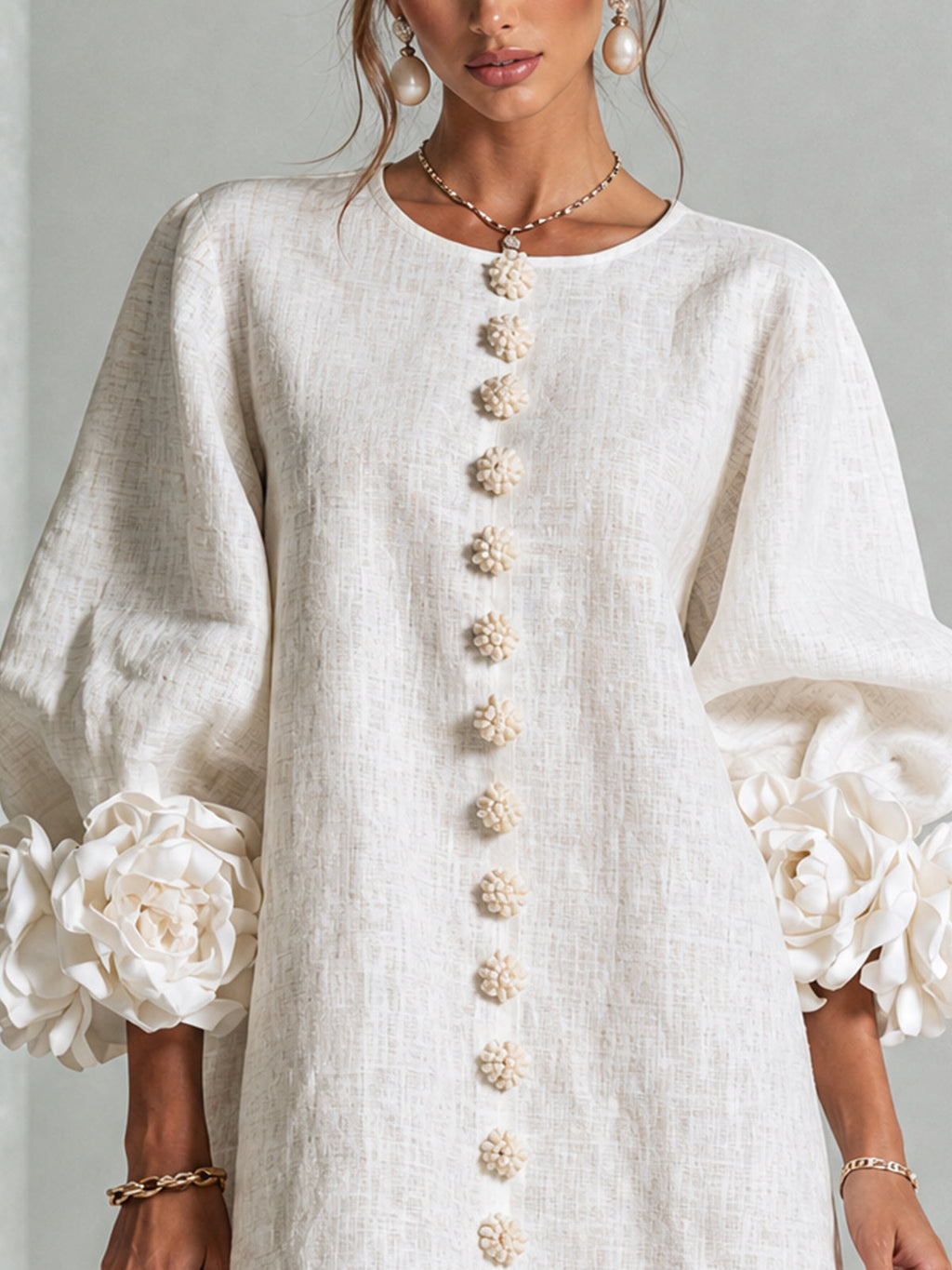 Chiara | Robe Mini en Mélange de Lin à Poignets Fleur, Blanc