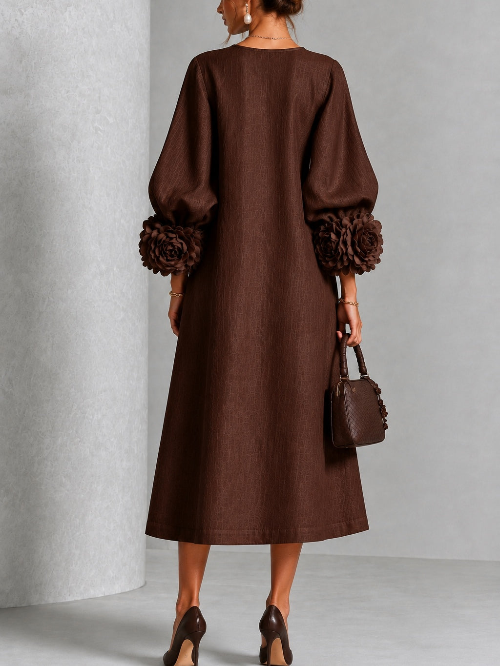 Viola | Robe Midi en Mélange de Lin à Poignets Fleur, Marron Chocolat